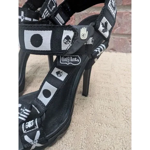 Y2K Grey Ant X Teva High Heel Stiletto Pump Womens Size 9 Black White Flags Hike - Picture 10 of 11